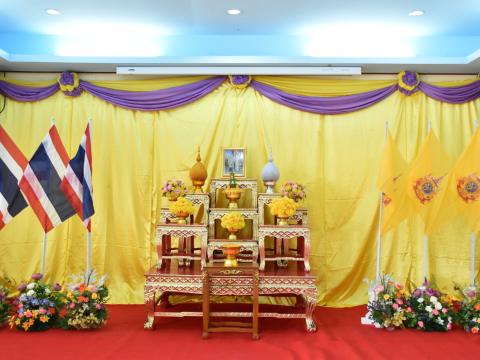 พิธีรับพระราชทานพระบรมฉายาลักษณ์ พระบาทสมเด็จพระเจ้าอยู่หัว และสมเด็จพระนางเจ้า ฯ พระบรมราชินี