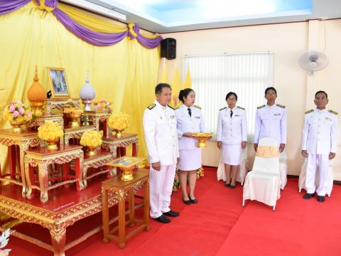 พิธีรับพระราชทานพระบรมฉายาลักษณ์ พระบาทสมเด็จพระเจ้าอยู่หัว และสมเด็จพระนางเจ้า ฯ พระบรมราชินี