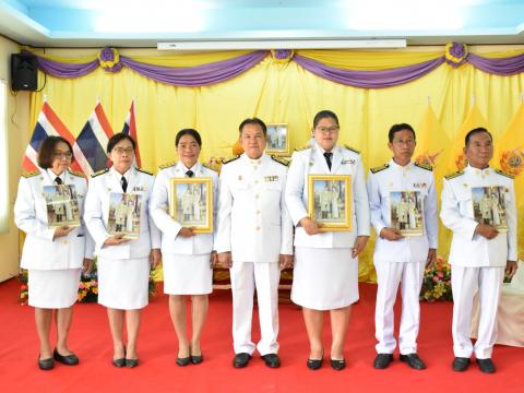 พิธีรับพระราชทานพระบรมฉายาลักษณ์ พระบาทสมเด็จพระเจ้าอยู่หัว และสมเด็จพระนางเจ้า ฯ พระบรมราชินี