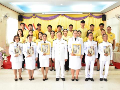 พิธีรับพระราชทานพระบรมฉายาลักษณ์ พระบาทสมเด็จพระเจ้าอยู่หัว และสมเด็จพระนางเจ้า ฯ พระบรมราชินี