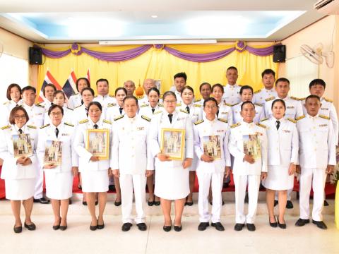 พิธีรับพระราชทานพระบรมฉายาลักษณ์ พระบาทสมเด็จพระเจ้าอยู่หัว และสมเด็จพระนางเจ้า ฯ พระบรมราชินี