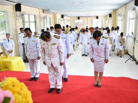 พิธีรับพระราชทานพระบรมฉายาลักษณ์ พระบาทสมเด็จพระเจ้าอยู่หัว และสมเด็จพระนางเจ้า ฯ พระบรมราชินี