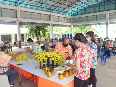 กิจกรรมรดน้ำขอพรคณะผู้บริหาร องค์การบริหารส่วนตำบลโคกสะอาด